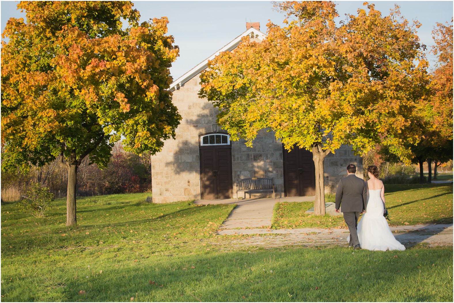 GambrelBarnDIYrusticwedding_0046